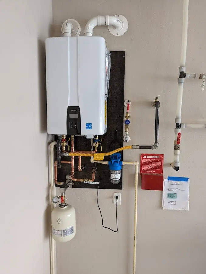Professional plumber installing copper piping in a Syracuse home