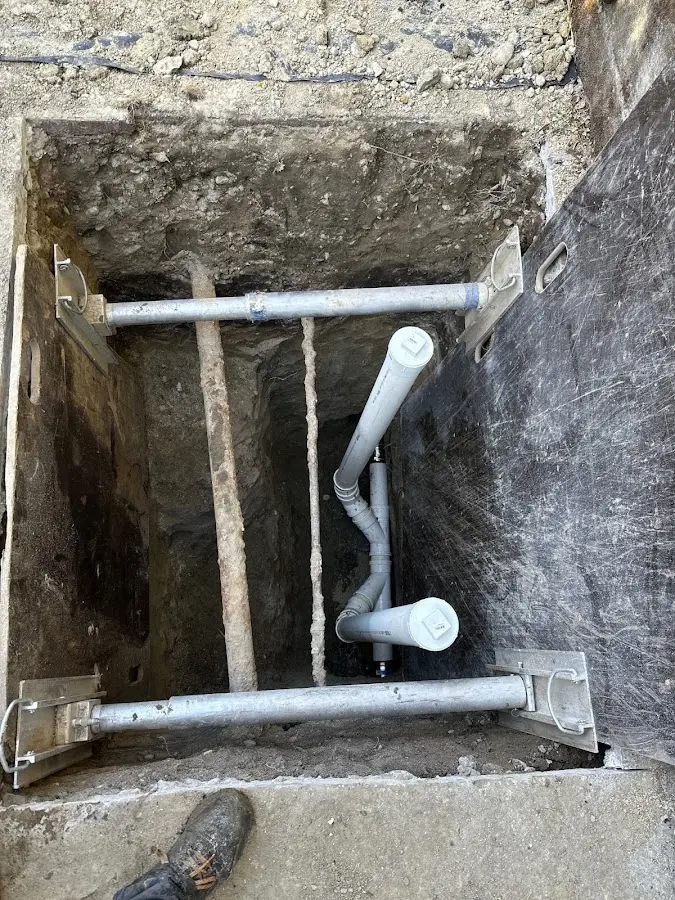 Experienced plumber completing Drain Cleaning work in Syracuse